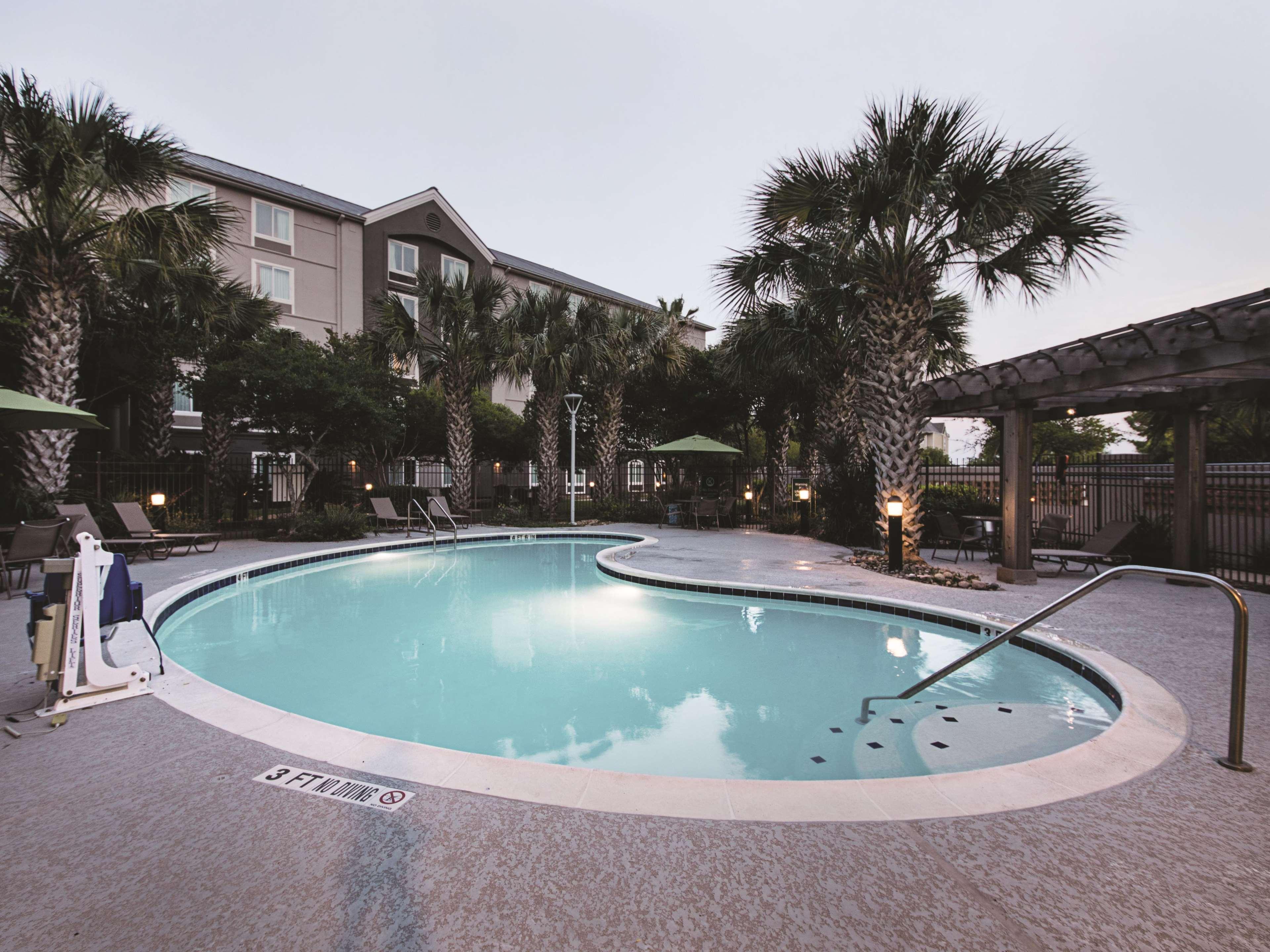 La Quinta By Wyndham Austin Airport Hotel Exterior photo