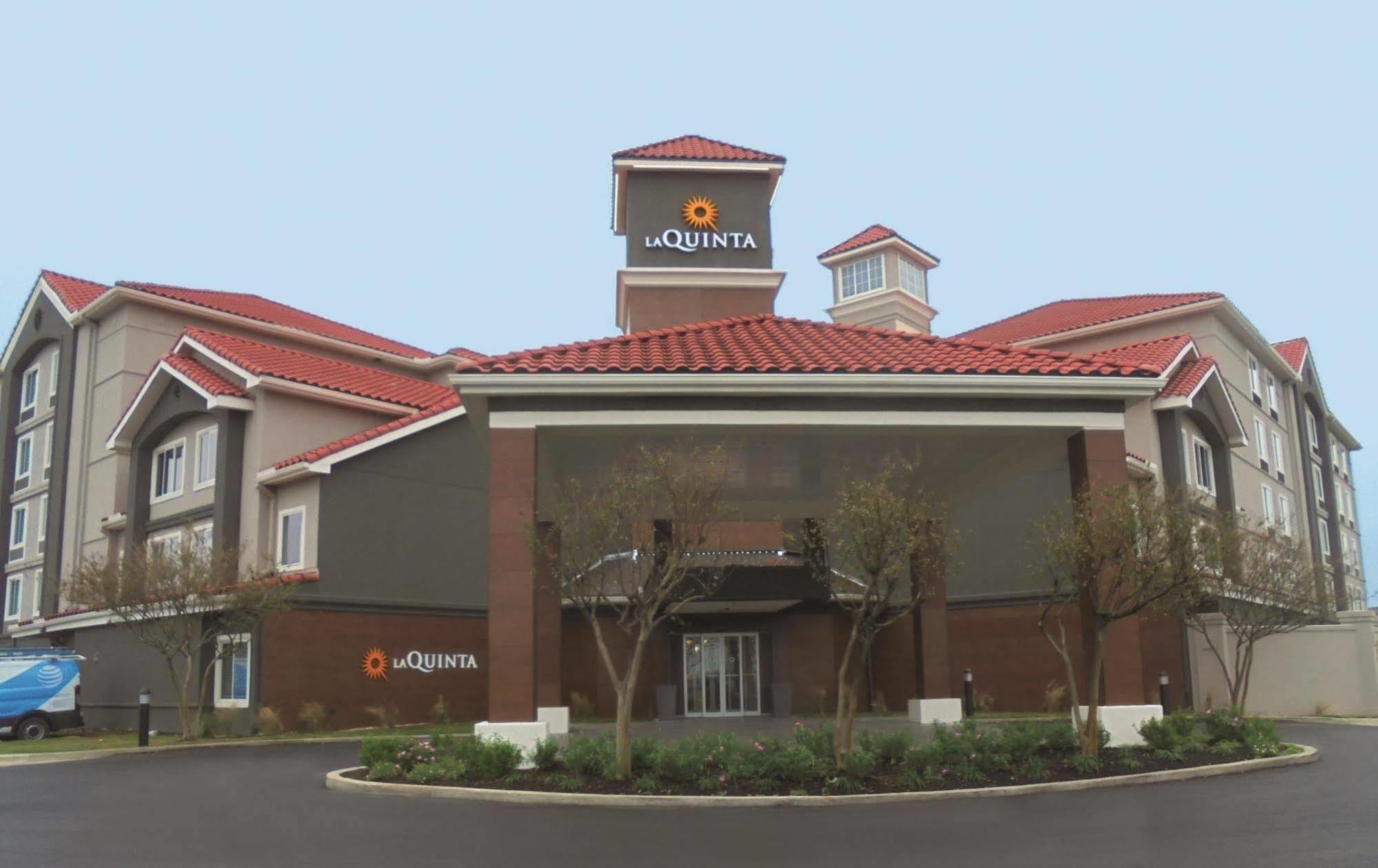 La Quinta By Wyndham Austin Airport Hotel Exterior photo